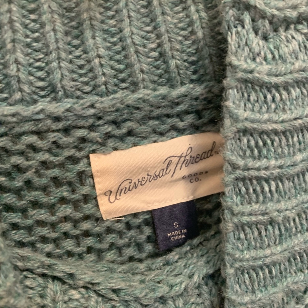 Universal Threads sweater - Picture 4 of 4